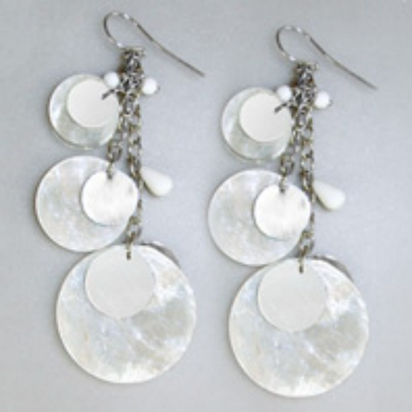 Shell Inspiration Earrings - Picture 2 of 3